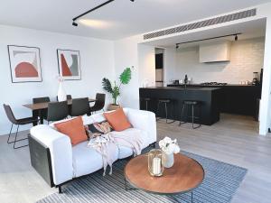 Skyline 222 Luxury 5-Level City Stay Rooftop Terrace