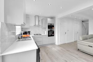 4 Bed - Sleeps 8 - Free Parking - Garden