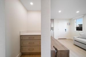 New Modern Studio - Stunning Ocean view