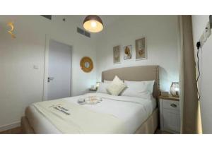 Masdar 2BR Luxury Escape - Pool & Parking