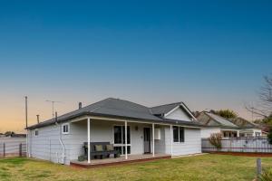 Spacious Kerang Retreat - Stylish & Cosy