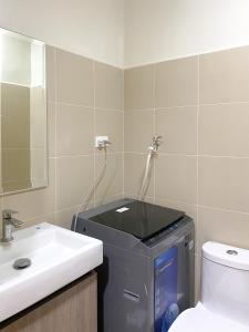 Oval Shore Residences 1BR by JBCo