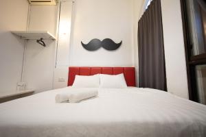 Moustachz Hauze , Georgetown