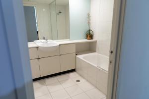 Fabulous three bedroom apartment close to Crown Casino - min two night stay