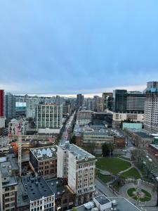 Cozy Gastown condo with a view!