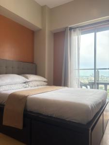 Condo with Balcony - MIGAs Haven at Sunvida Tower