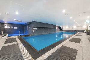 Incredible City Views in Convenient CBD Apartment