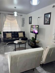 Airport SJO Residence Cars4Rent "Edward & Familia Inn"