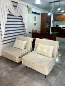 Airport SJO Residence Cars4Rent "Edward & Familia Inn"