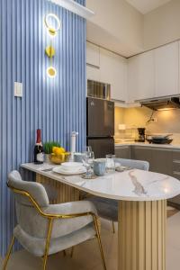 Uptown Palms 1BR Suite Fuente, Walk to CebuDoc