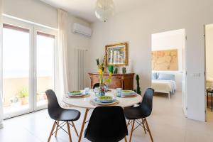 Seafront balcony Aci Castello, Private parking