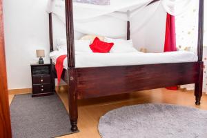 Chic City Apt with attached Private Bath 5km toUN