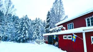 Skålsjögården Timber Lodge