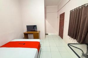 RedDoorz at Terus Manis Suryakencana