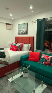 70A Walsall Stylish 1 Bedroom King Size And Sofa bed 3 sleeps WiFi & Garden M5-M6 6 min away