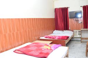 HOTEL SAVITRI Near Shree Baba Baidyanath Temple