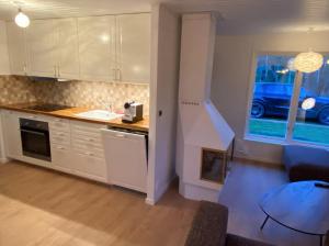 Peaceful cottage,field views, Near Lake with Boat