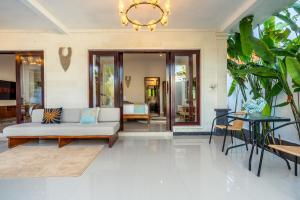 Arts Heliconia Villa Two-Bedroom Private Pool Kuta