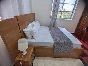 Home 2 minutes drive to airport