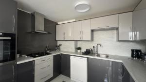 Modern House with four BR two parking bays in Bolton