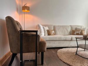 Modern House with four BR two parking bays in Bolton