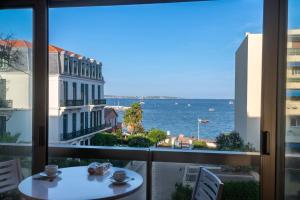 Beautiful 2-Br Apartment Sea View Beaches Within Walking Distance