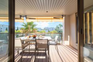 Beautiful 2-Br Apartment Sea View Beaches Within Walking Distance