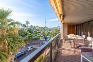 Beautiful 2-Br Apartment Sea View Beaches Within Walking Distance