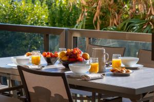 Beautiful 2-Br Apartment Sea View Beaches Within Walking Distance