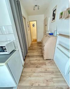 PROCHE PARC DES EXPOSITIONS et CDG Studio rénové à 5 minutes de la gare