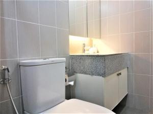 A Fully Furnished Condo in the Phuket Center