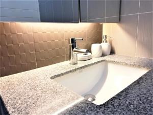 A Fully Furnished Condo in the Phuket Center