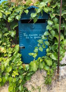 La maison près de la fontaine