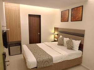 Shahi Corporate Hotel,Near Mumbai International Airport T-2