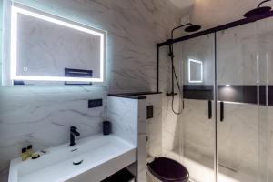 SWEET LEONE II -appartement avec spa privé-Lyon Place Terreaux