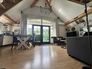 Recreational cottage with lots of privacy, large forest garden!