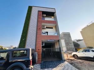HomeEscape Elite 1BHK Mahalaxmi Nagar 101