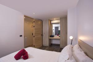 Duplex Loft near Nai Harn Beach with Pools & Gym - Utopia Loft B125