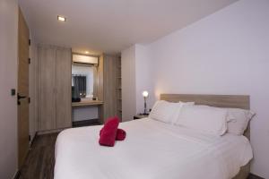 Duplex Loft near Nai Harn Beach with Pools & Gym - Utopia Loft B125