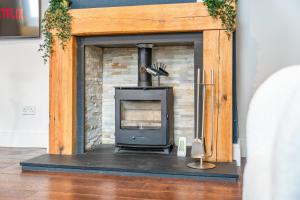 Stunning and Charming 4-bed Home in Newark by Renzo, Free Wi-Fi, Sleeps 8!