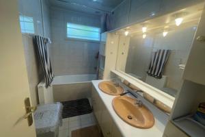 Escape to city center near the beach !