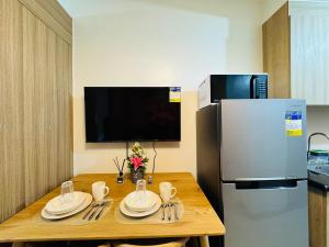 Relaxing Staycation Pool View Shore 2 Residences RM 302 by Prime Stay MOA