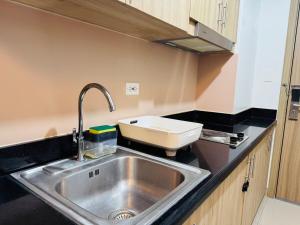 Relaxing Staycation Pool View Shore 2 Residences RM 302 by Prime Stay MOA