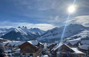 STUDIO 4 OU 6 personnes pieds des pistes et remontées mécaniques