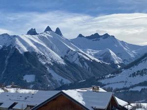STUDIO 4 OU 6 personnes pieds des pistes et remontées mécaniques