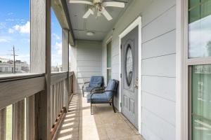 Baronne Street Spacious and Fully Furnished Condo
