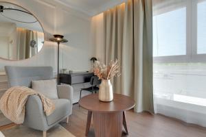 Perspektywa Apartment with balcony by Lion Apartments