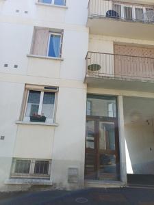 Ensoleillé avec terrasse près de la gare, 60m2