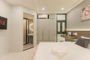 HoanKiemlake-Oldquarter-Elevator