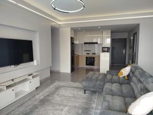 Cozy 2 Bedroom Apartment-Airport Pick Up Available